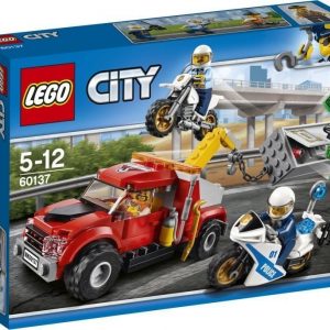 LEGO City 60137 Hinausauto pulassa